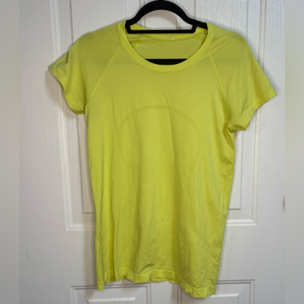 Lululemon swiftly tech short sleeve Size 8